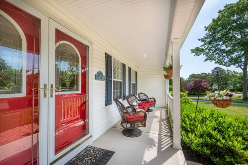 62 Ridgefield Dr, Shoreham, NY 11786-2036