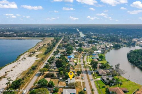 955 Schumann Dr, Sebastian FL  32958-5331 exterior