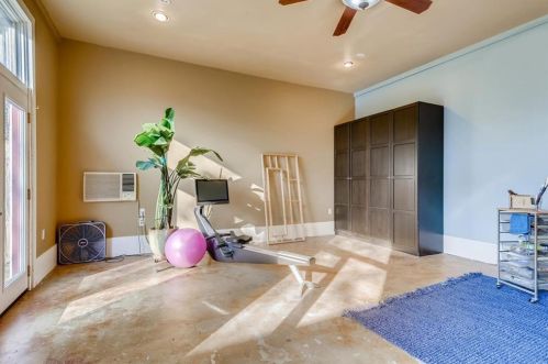 908 38th 1/2 St, Austin TX 78751-5218 exterior