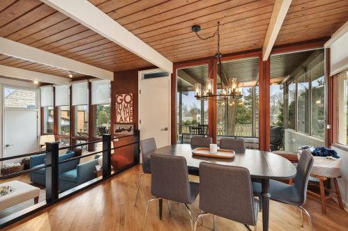 77 Lakeview Dr, Lake Geneva WI  53147-9701 exterior