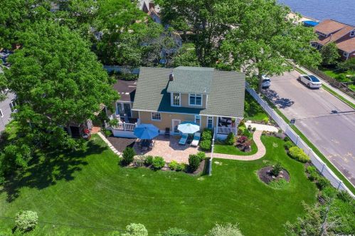 35 Grandview Dr, Blue Point, NY 11715-2112