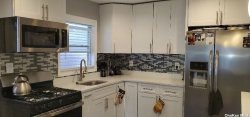 119-28 193rd St, Jamaica, NY 11412-1135
