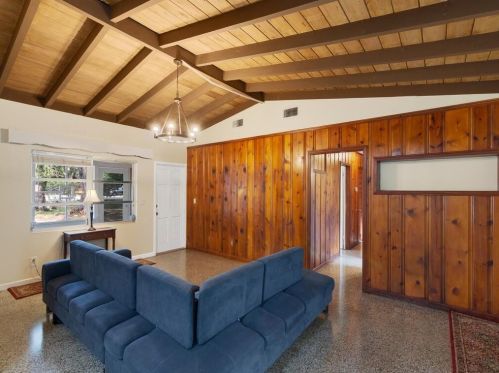 1624 27th Ave, Vero Beach, FL 32960-3132
