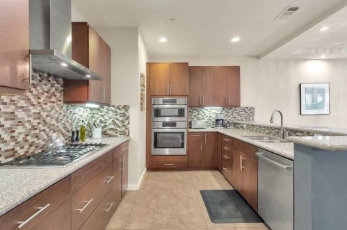 915 Oceo Cir, Palm Springs CA  92264-0330 exterior