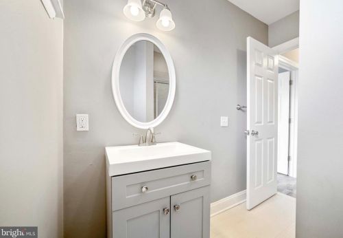 430 Manor Rd, Beverly NJ  08010-1028 exterior