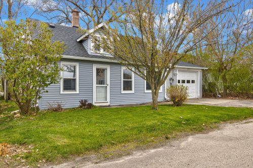 28933 Elm Island Dr, Waterford, WI 53185-3307