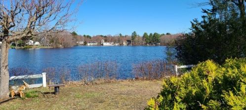 28 Shore Rd, Holbrook, MA 02343-1664
