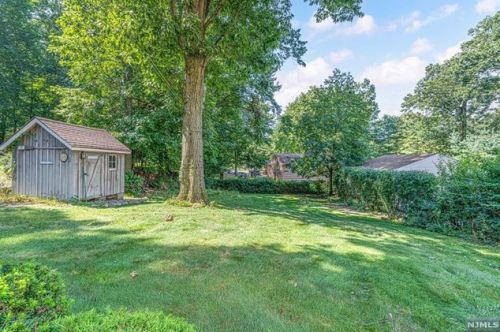 18 Winters St, Oakland NJ  07436-2623 exterior