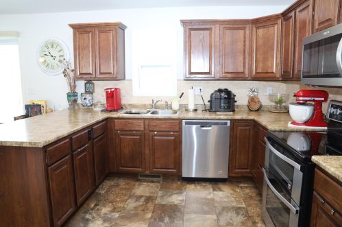 1413 Pinewood Ct, Bellefontaine OH  43311-8905 exterior