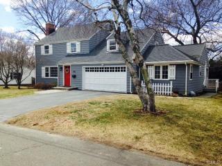 775 Chickadee Ln, Stratford, CT 06614-2479