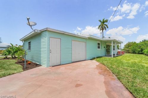 2704 Sanibel Blvd, Saint James City FL  33956-2232 exterior