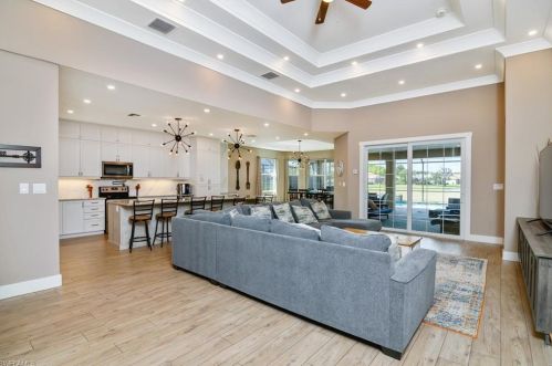 6935 Mauna Loa Ln, Naples, FL 34113-2647