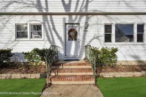 1335 Sunset Ave, Point Pleasant Beach, NJ 08742-4252