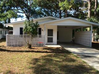2525 Bay St, Sarasota, FL 34237-8118