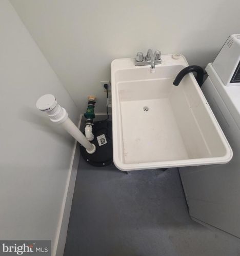 58 Galveston Pl, Washington DC  20032-2049 exterior