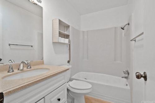 19712 Avenue Of The Oaks, Santa Clarita CA  91321-1311 exterior