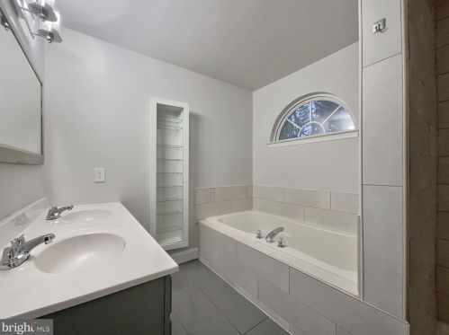 5765 Rhode Island Dr, Woodbridge VA  22193-3830 exterior