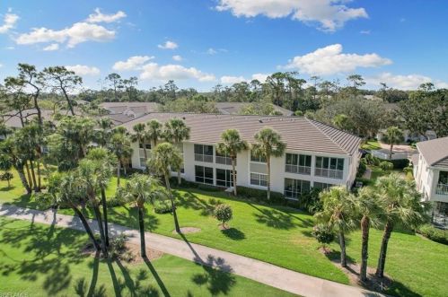 2130 Aberdeen Ln, Naples, FL 34109-1426