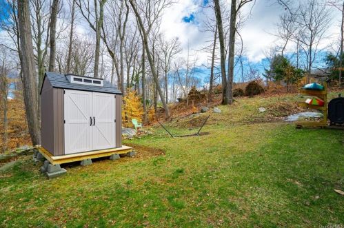 7 Xenia Rd, Patterson NY  12563-1812 exterior