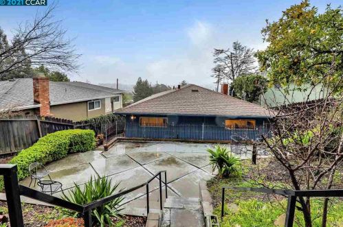 3073 Broadmoor Vw, Oakland CA  94605-5367 exterior