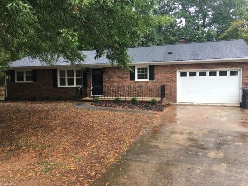 642 Gordon St, Kernersville, NC 27284-2281
