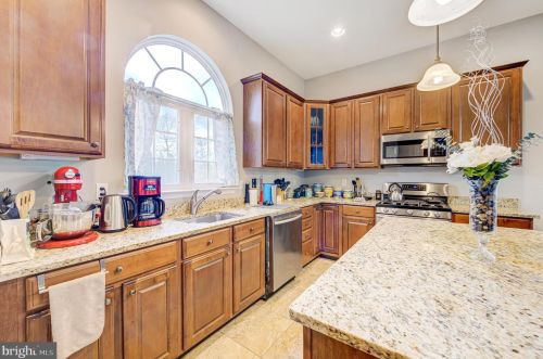 7 Westbury Dr, Berlin Boro NJ  08009-9681 exterior
