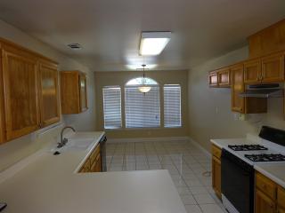 1918 Poplar Ave, Delano CA  93215-4741 exterior