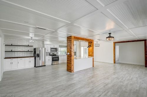 208 43 Ter, Cape Coral FL  33904-8425 exterior