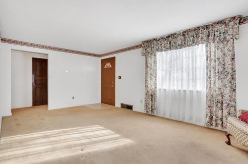 9209 Glenellen Dr, Pittsburgh, PA 15237-5927