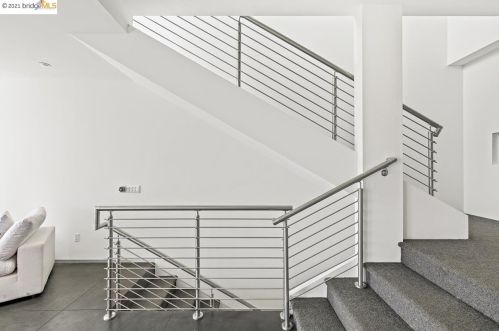 1560 Grand View Dr, Berkeley CA 94705-1637 exterior