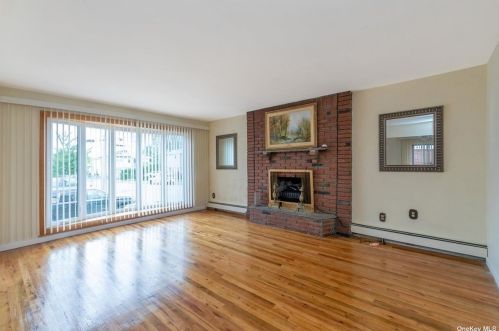 245-28 149th Dr, Jamaica, NY 11422-2715