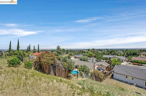 4369 Hillview Dr, West Pittsburg CA  94565-6071 exterior