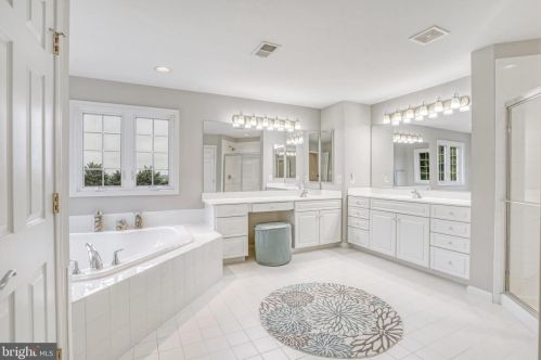 42104 Glynn Tarra Pl, Leesburg VA  20176-5478 exterior