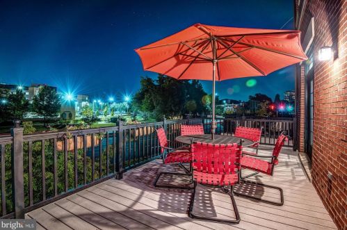 12146 Chancery Sta Cir, Herndon VA 20190-5801 exterior