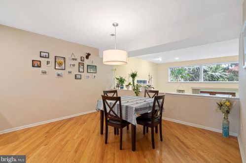 156 Eaton Dr, Wayne, PA 19087-3857
