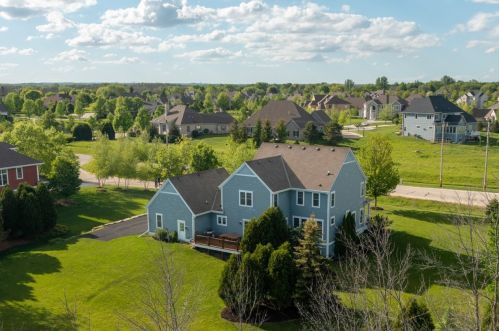 1465 Glen Oaks Ln, Thiensville WI  53092-2954 exterior