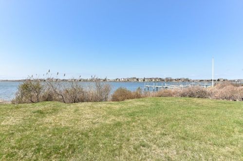 31 Sunset Shore Dr, South Kingstown RI  02882-5426 exterior