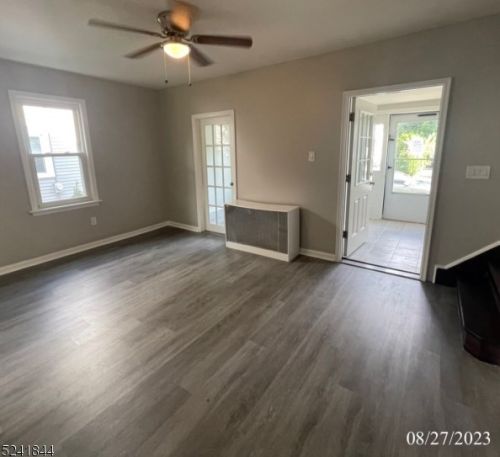 124 8th Ave, Roselle NJ  07203-2032 exterior