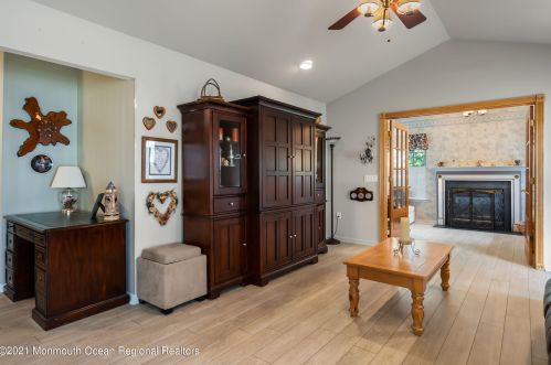 28 Winding River Rd, Lakewood NJ  08701-5733 exterior