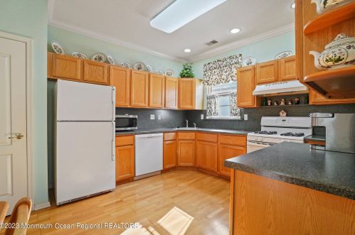 3 Lilac Springs Ct, Lakewood NJ  08701-7366 exterior