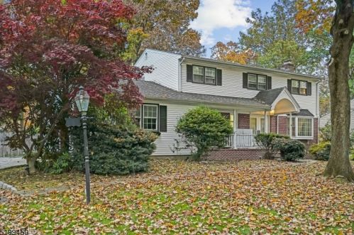 25 Westminster Dr, Parsippany NJ  07054-4042 exterior