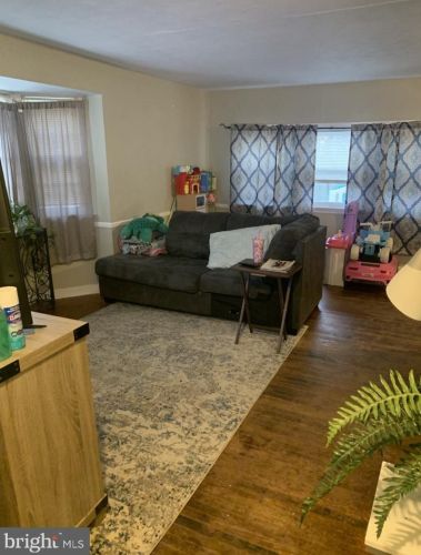 2 Polk Dr, Wilmington, DE 19809-3306