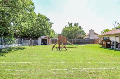 5824 Sea Breeze Ln, Fort Worth TX  76135-2068 exterior