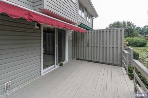 31 Erskine Ct, Mahwah NJ  07430-2014 exterior