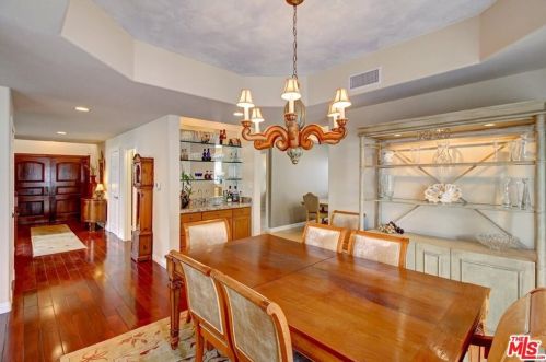 5100 Noble Ave, Van Nuys CA 91402-4509 exterior