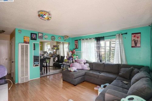 1517 51st Ave, Oakland CA 94601-5237 exterior