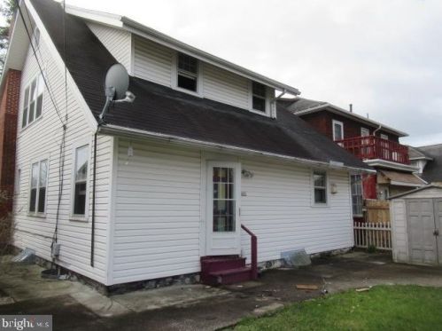 631 Pine St, Harrisburg, PA 17113-1916