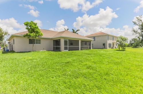 2822 10 Ter, Cape Coral FL  33993-5702 exterior