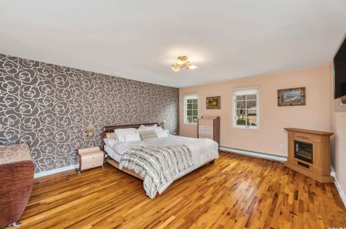 624 Caledonia Rd, Huntington Station NY 11746-5116 exterior