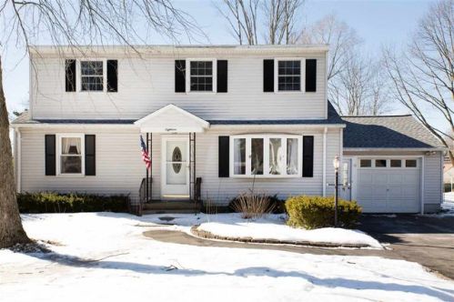18 Holly Ln, Newtonville, NY 12110-5005